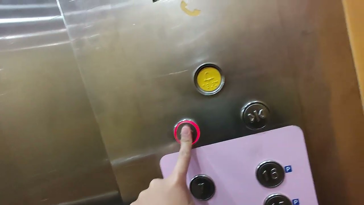 九龍灣企業廣場5期 MegaBox HITACHI 11號大型貨用升降機