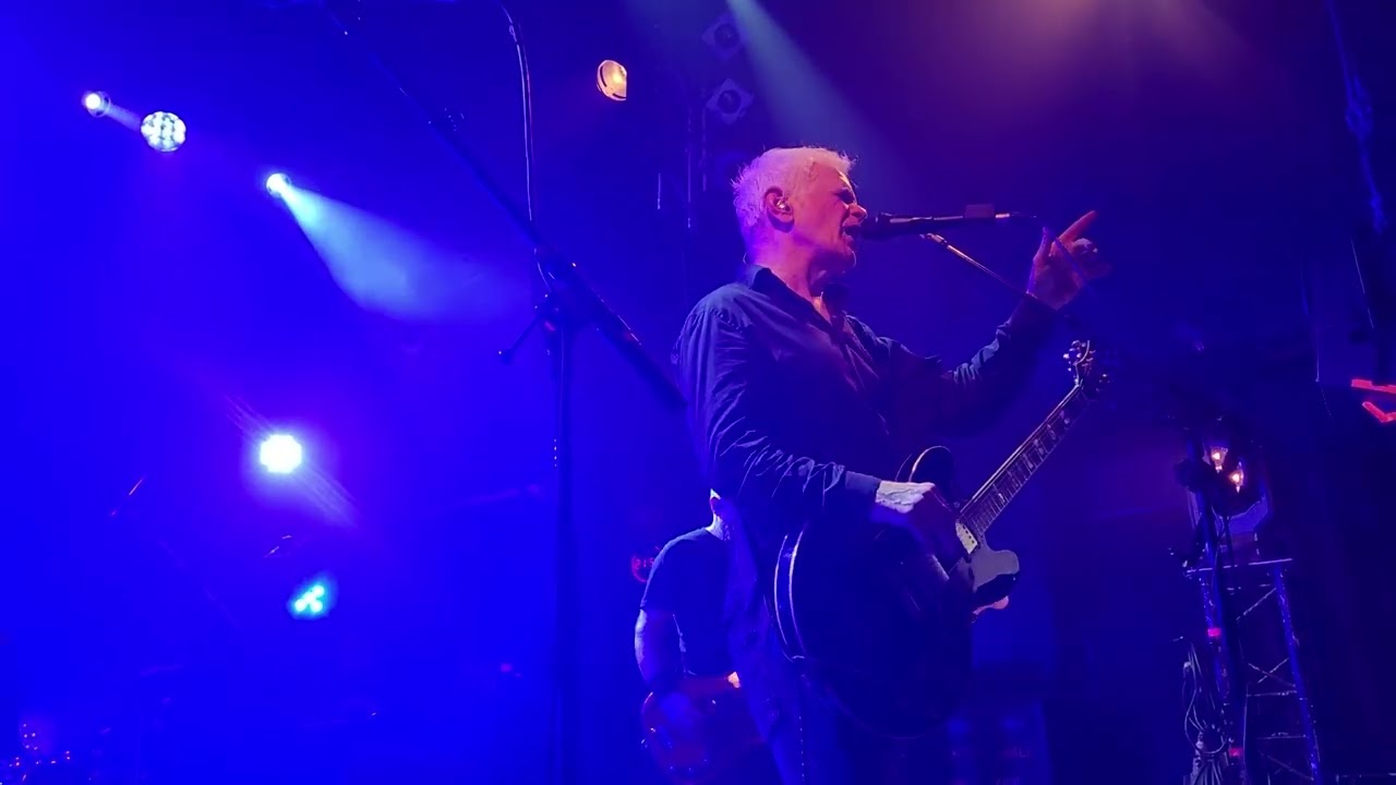 The Wedding Present - Everyone Thinks He Looks Daft & A Million Miles - Petit Bain - 29/11/2025