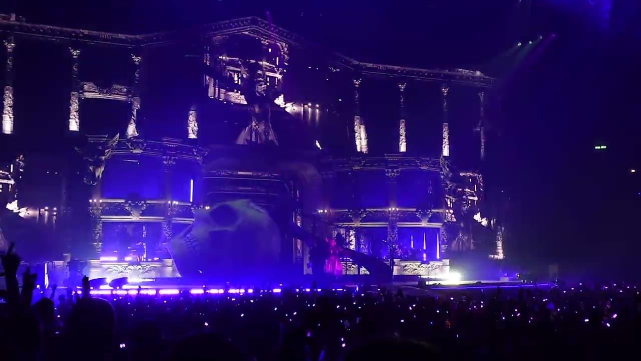 Lady Gaga live - The Dead Dance - The Mayhem Ball Berlin