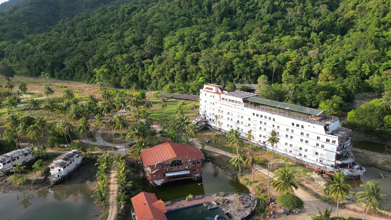 🇹🇭 The Tropical Beach Resort, and Ghost Ship Koh Chang, Thailand