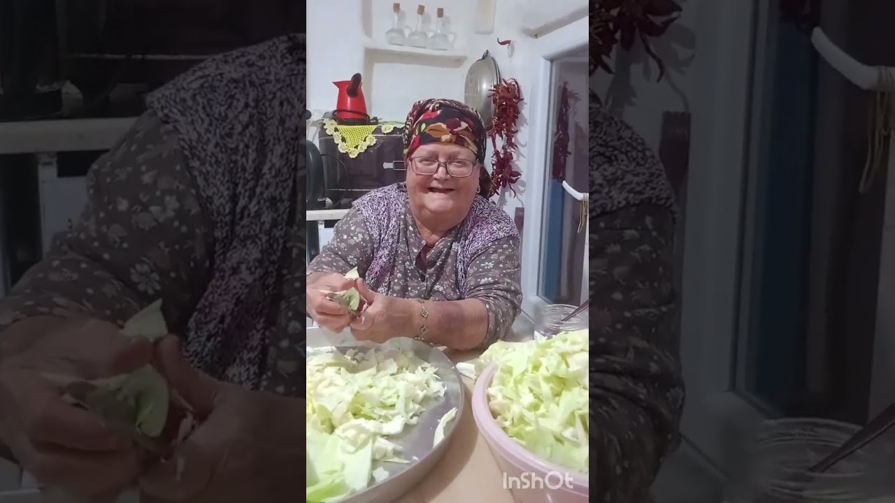 Lahana yemeği bol acılı enfes lezzetli 🍲 annecimle birlikte yaptık 🥰