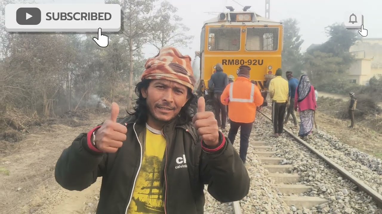 😱 मशीन ने उठाई पूरी ट्रेन की पटरी!🚆⚙️ देखो कैसे 