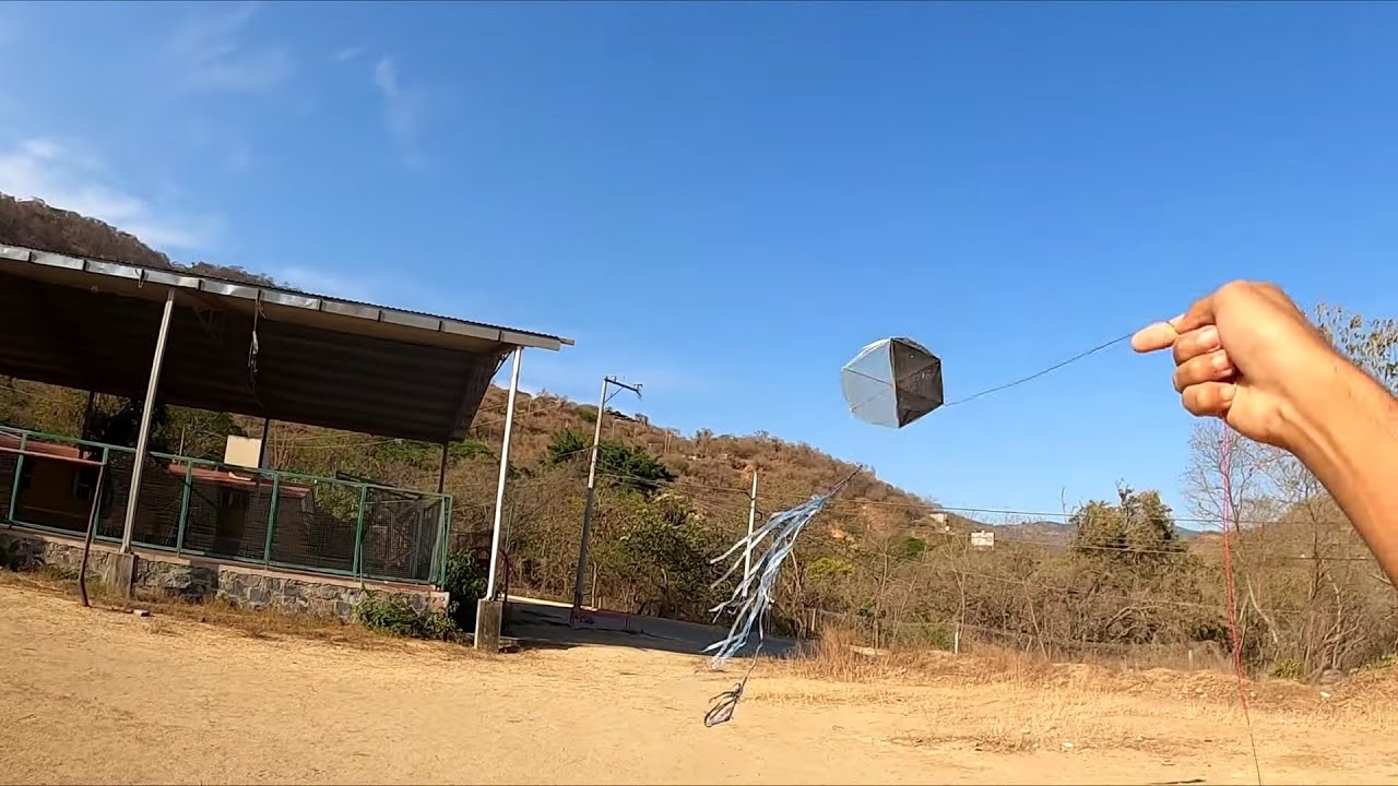 VOLANDO PAPALOTE (CULEBRINA, CHICHIGUA, COMETA) se nos fue el papalote/JosuéFlin