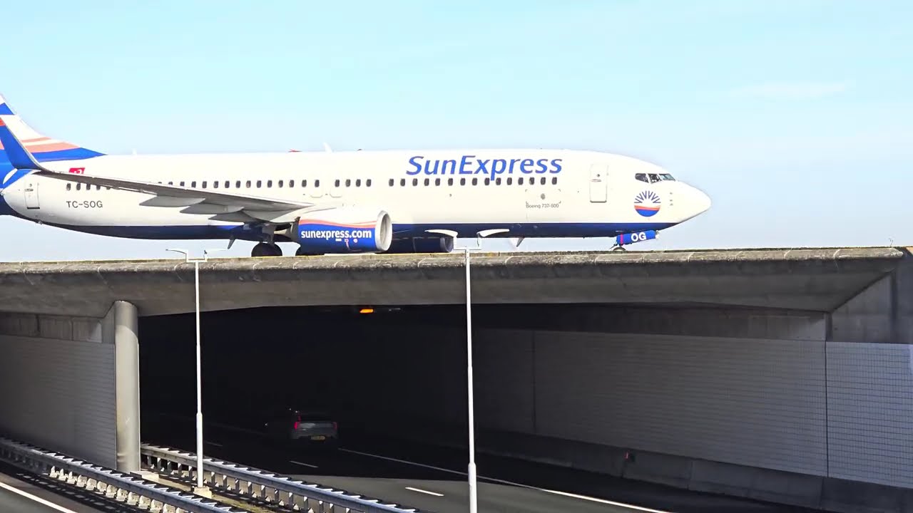 SunExpress Boeing 737-800 TC-SOG Taxi At Amsterdam Schiphol | EHAM / AMS 🇹🇷✈️🇳🇱