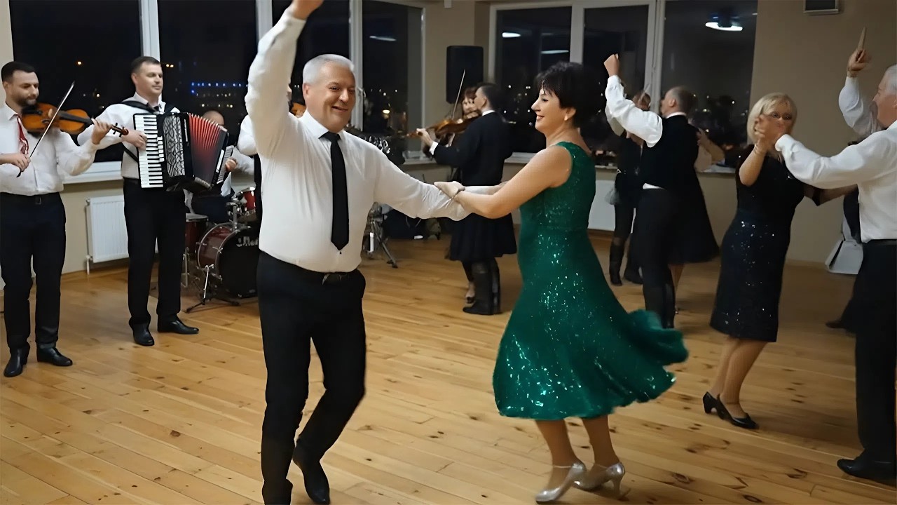 Ta Melodia Porwała Wszystkich – Zespół i Goście Jednym Głosem.