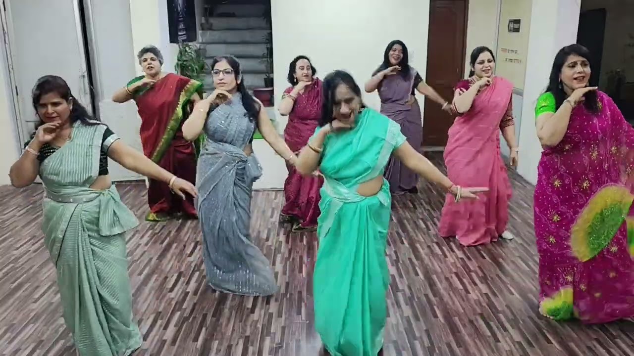 Navrai Majhi | Marathi wedding song (Sunidhi Chauhan) |  English Vinglish | Sridevi Best Song