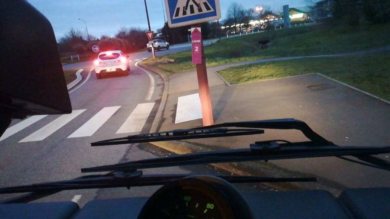 A l avant du renault agora L 9951