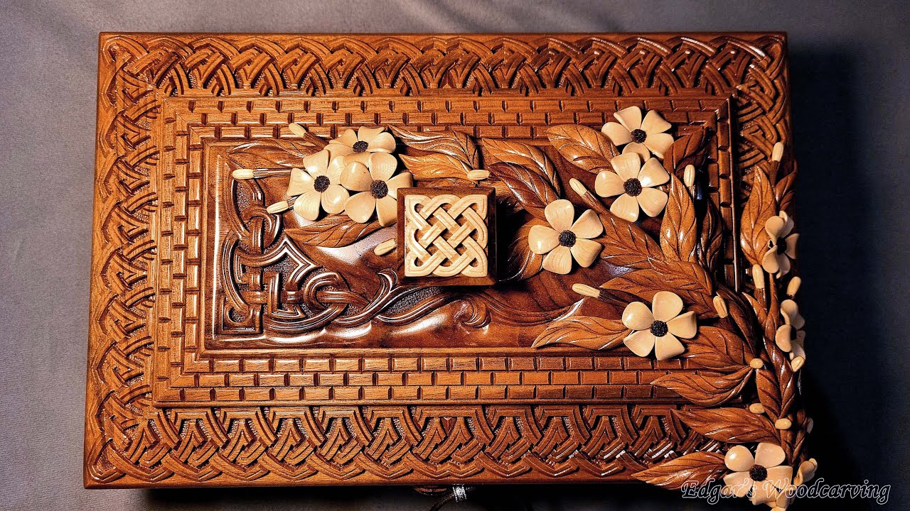 Carved jewelry box (Anahit)