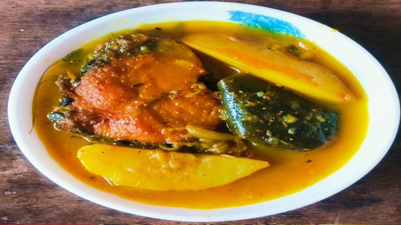 লঙ্কার গুঁড়ো না দিয়ে এইভাবে রান্না করুন কালারও ভালো হবে খেতেও দারুন লাগবে। macher jhol recipe ♥️♥️