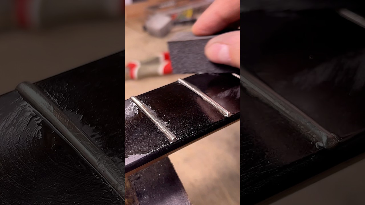 The ebony fretboard looks awesome