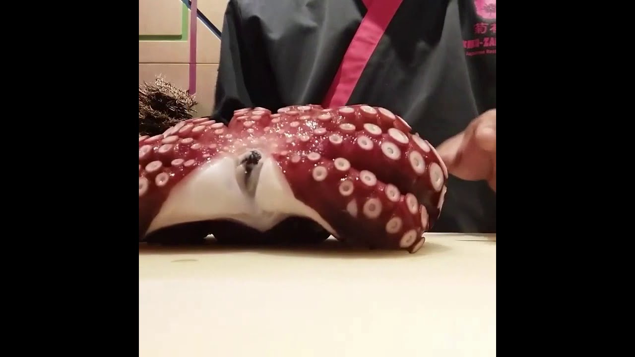 How to Easily cut Japanese Tako (octopus)