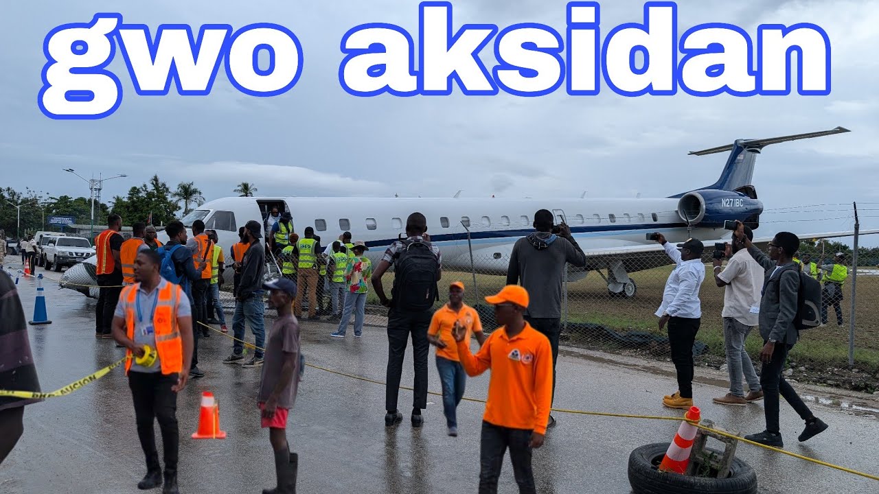 Move nouvèl!! Yon Avion IBC nan aterisaj kite pis la li travèse lari a