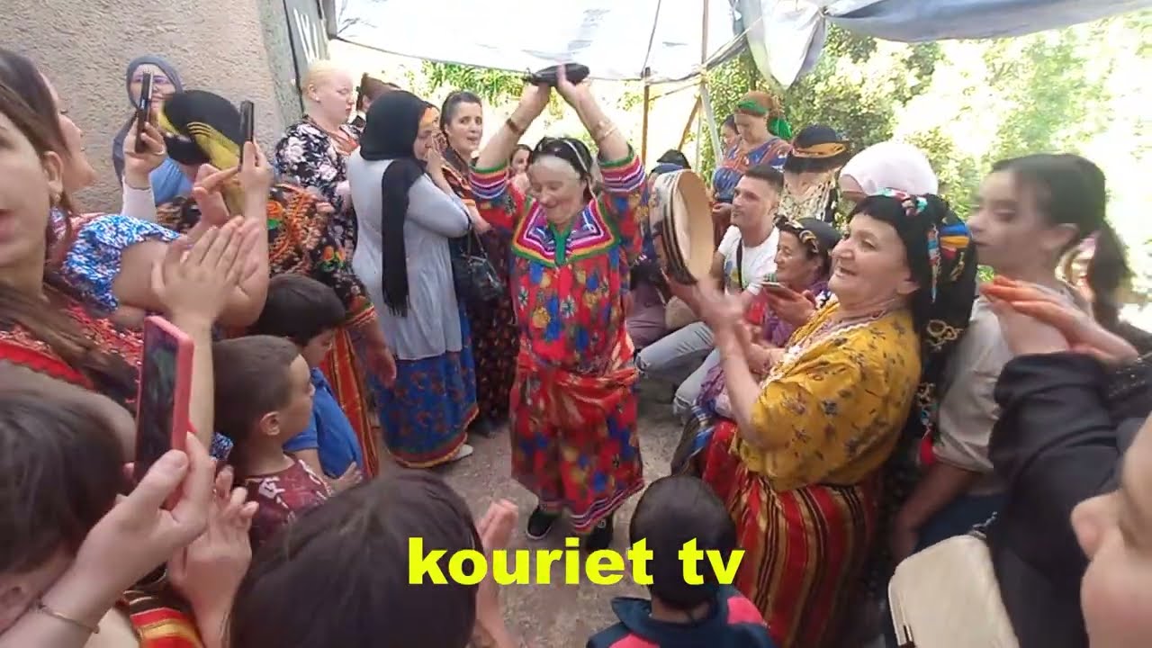 Danse Kabyle - Urar lkhalath Au Village Ait Ouabane à Michelet à Tizi ouzou