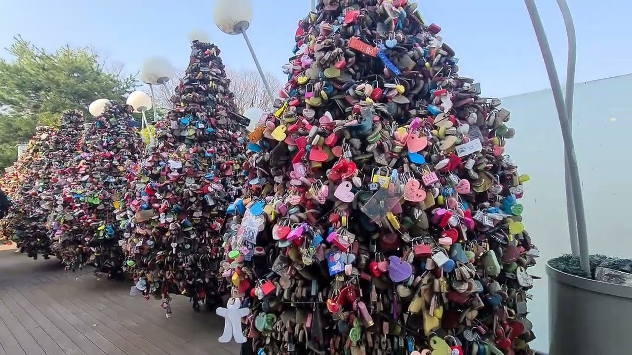 GEMBOK CINTA DI NAMSAN KOREA TOWER - KOREA TRIP