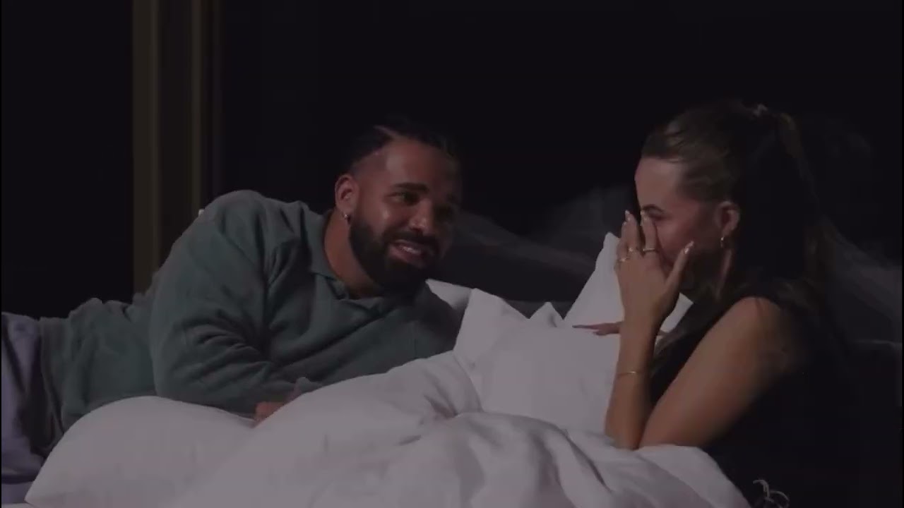 #Drake singing to #Bobbialthoff 😂😂😂