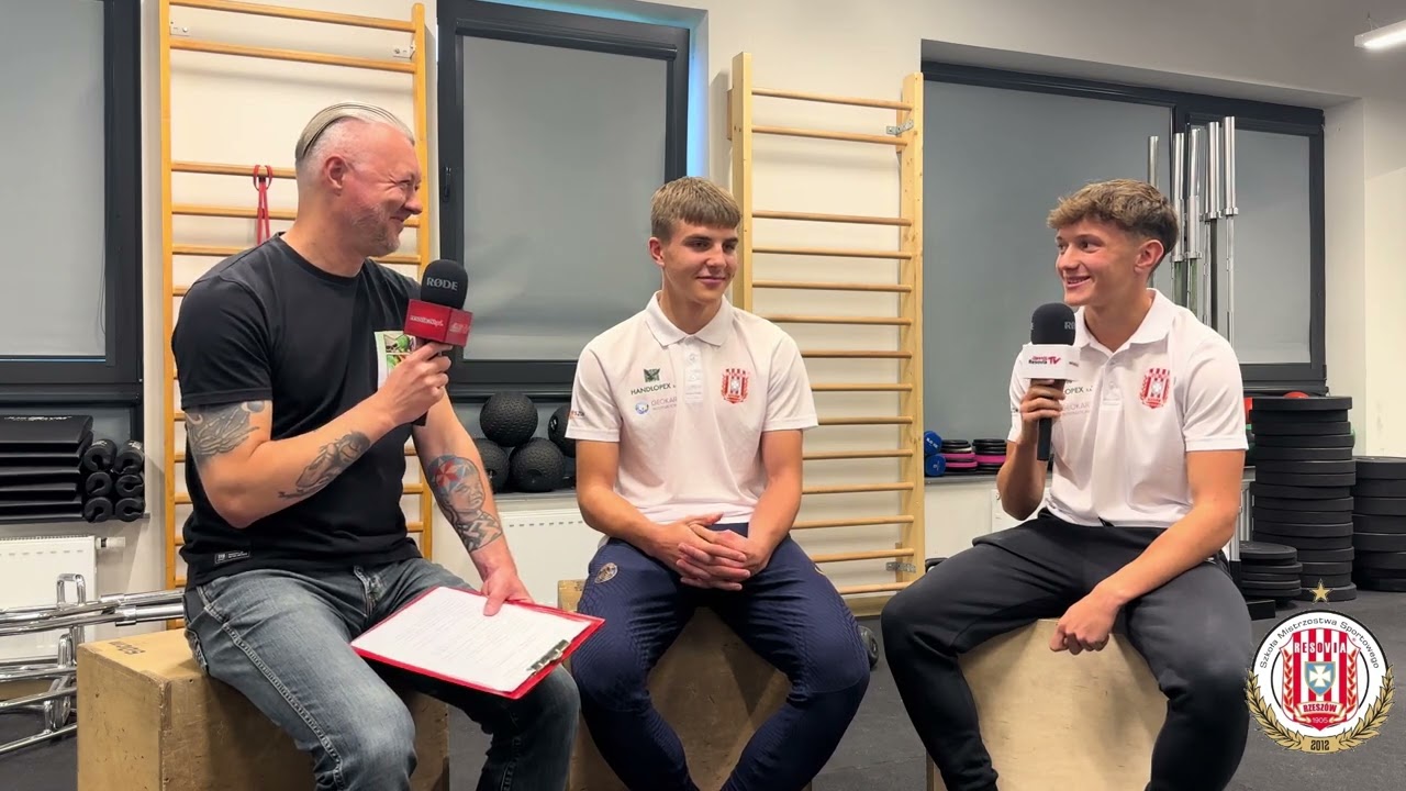 Najlepszy strzelec, kapitan i Quiz - Juniorzy starsi SMS Resovia przed mikrofonem