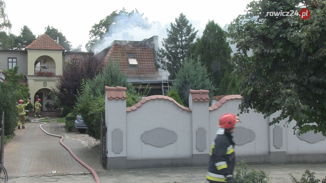 Pożar dachu budynku w Rawiczu