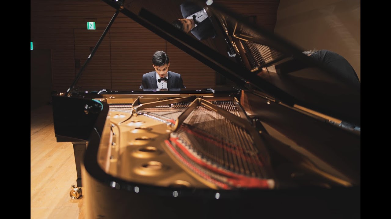 Yen, Yu plays Philip Glass: Morning Passages