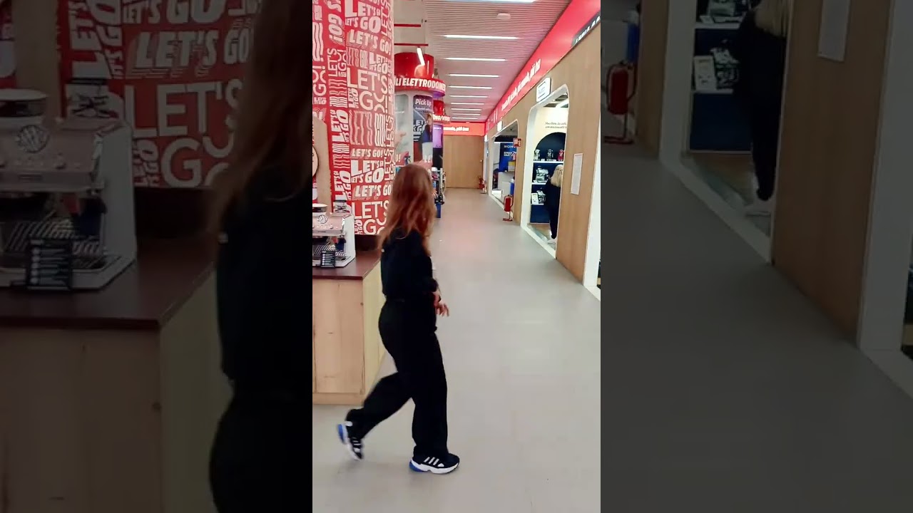 Galleria centro commerciale porta di Roma  passeggiata ascensore Mediaworld fino a arrivederci bella