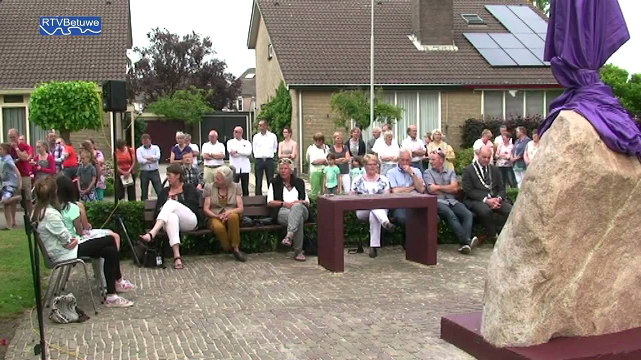 onthulling beeld windhoos 1967 in Tricht