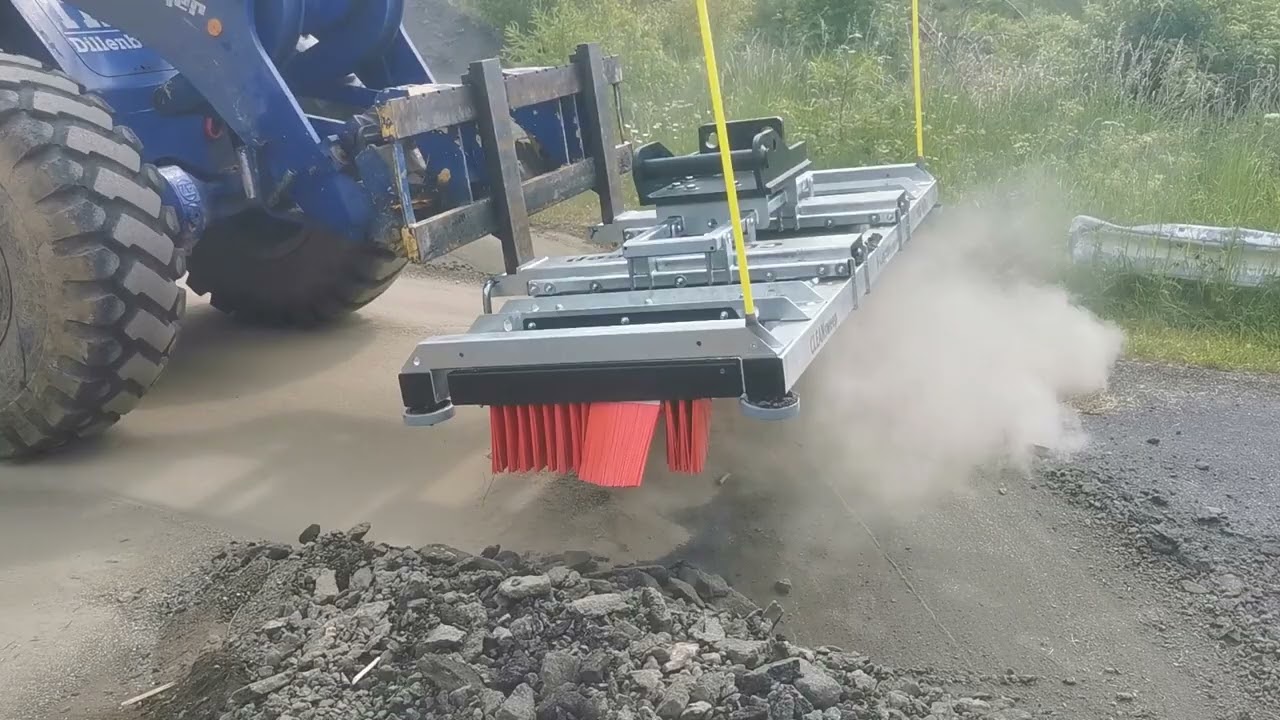 Kehren Sie Ihre Baustelle mit dem CLEANsweep V-Concept® Kehrbesen!