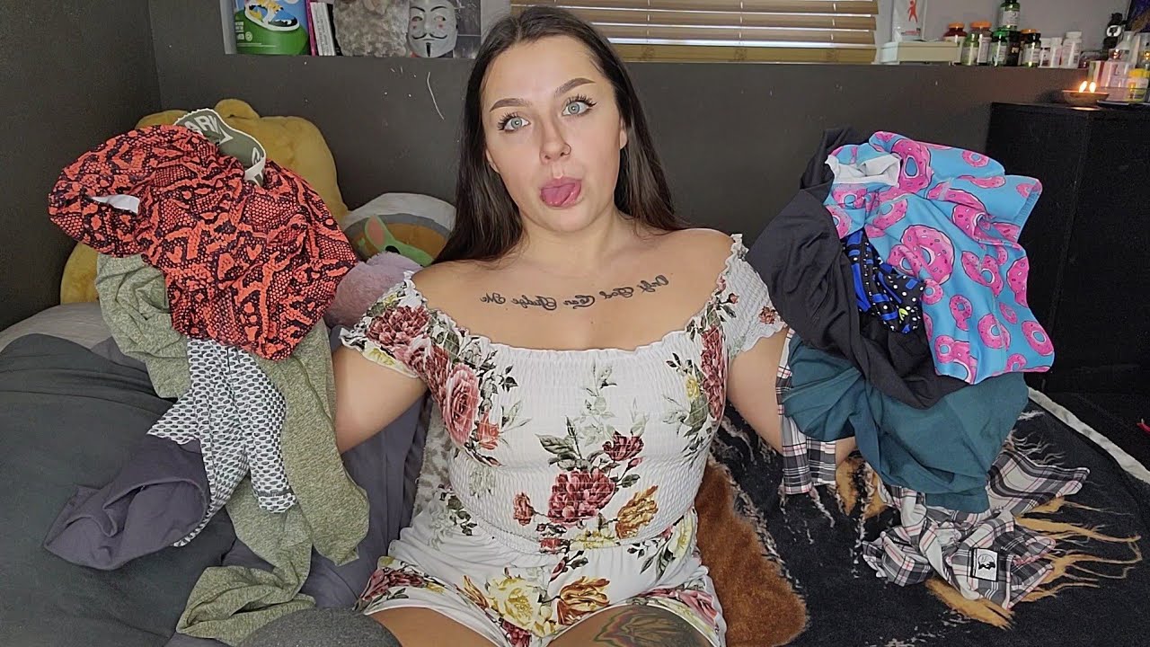 ASMR- Leggings & Shorts Show & Tell (Fabric Scratching)