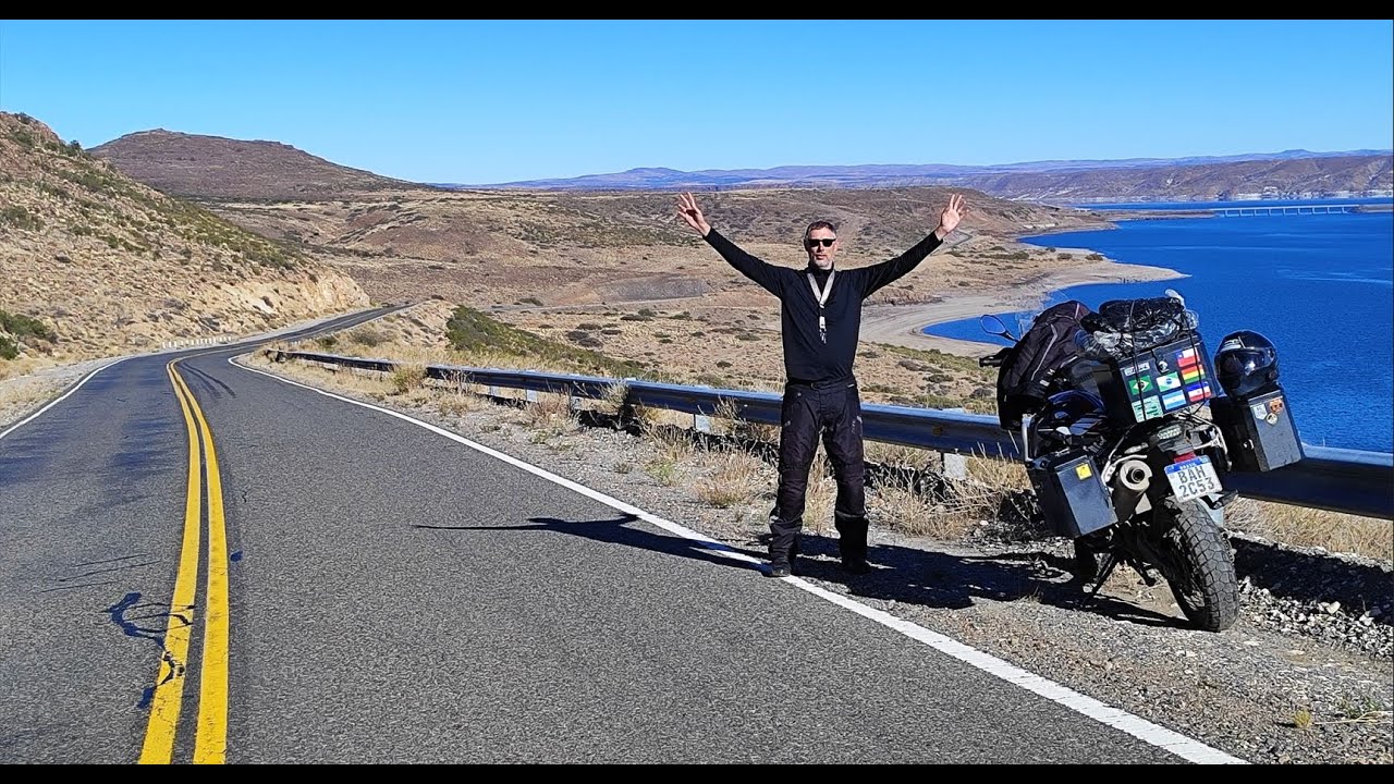 Chegamos de moto até o Ushuaia, andamos na neve, conhecemos a Patagônia, pinguins, lagos e geleiras.