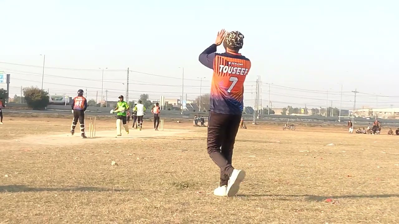 Khiladi cricket khel rahe hain 💖💖