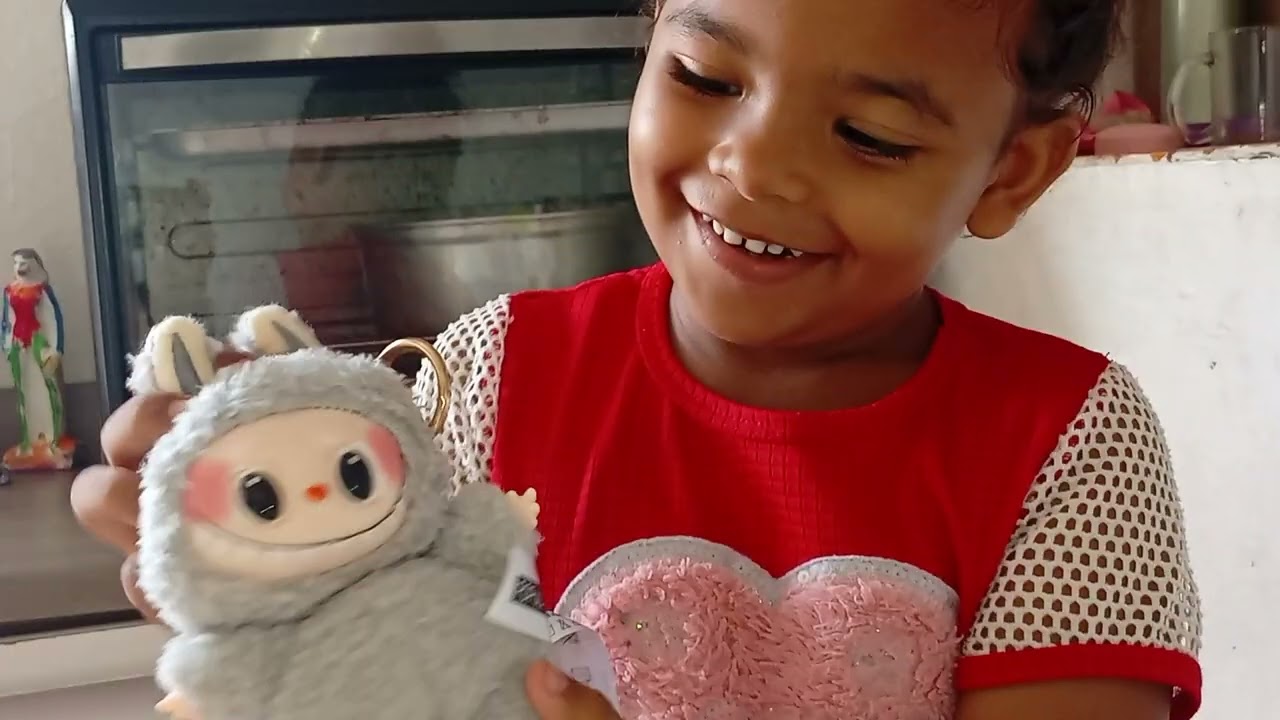 O LABUbu SURPRESA CHEGOU e tinha uma barata dentro 🪳..