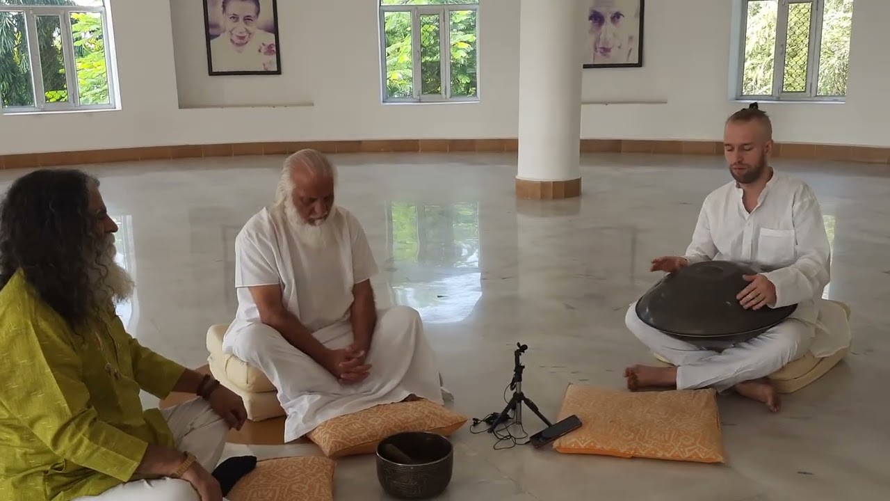 Divine Meditative sound, creative musical instrument Aurovalley Ashram 