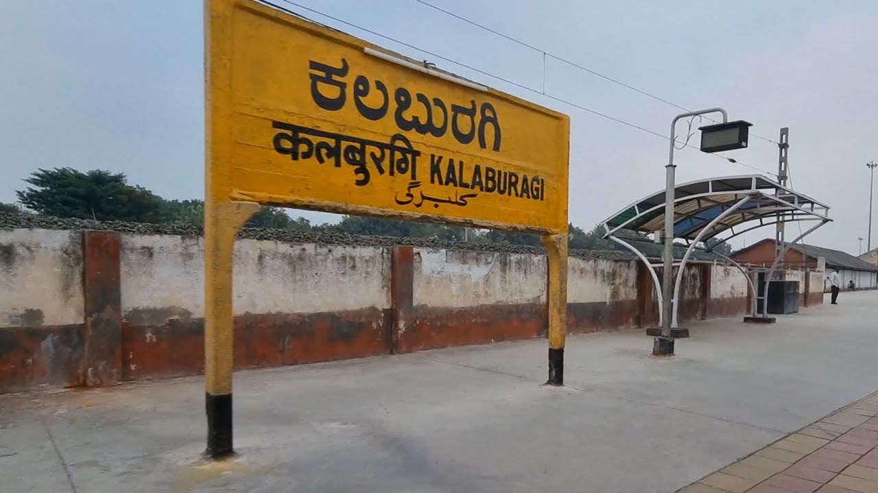 Kalaburagi Junction 12701/Hussain Sagar Express Arriving Karnataka, Indian Railways in 4k ultra HD