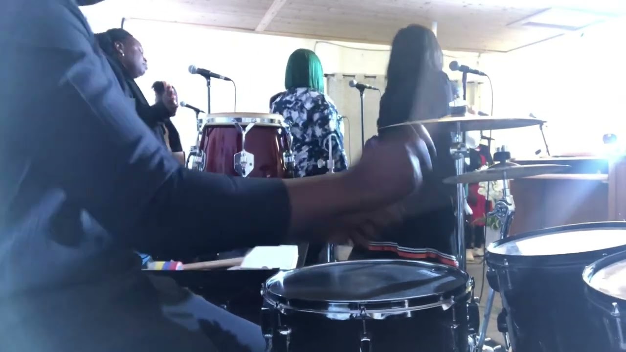 4 Minutes of Makossa praise