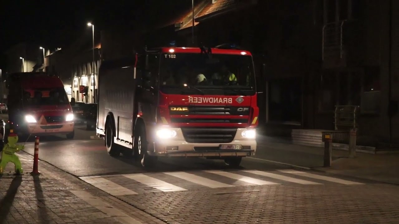 A120 MFAP 1 RU, T102 TW RU, V106 SIGNA RU aangekomen bij een oefening. 