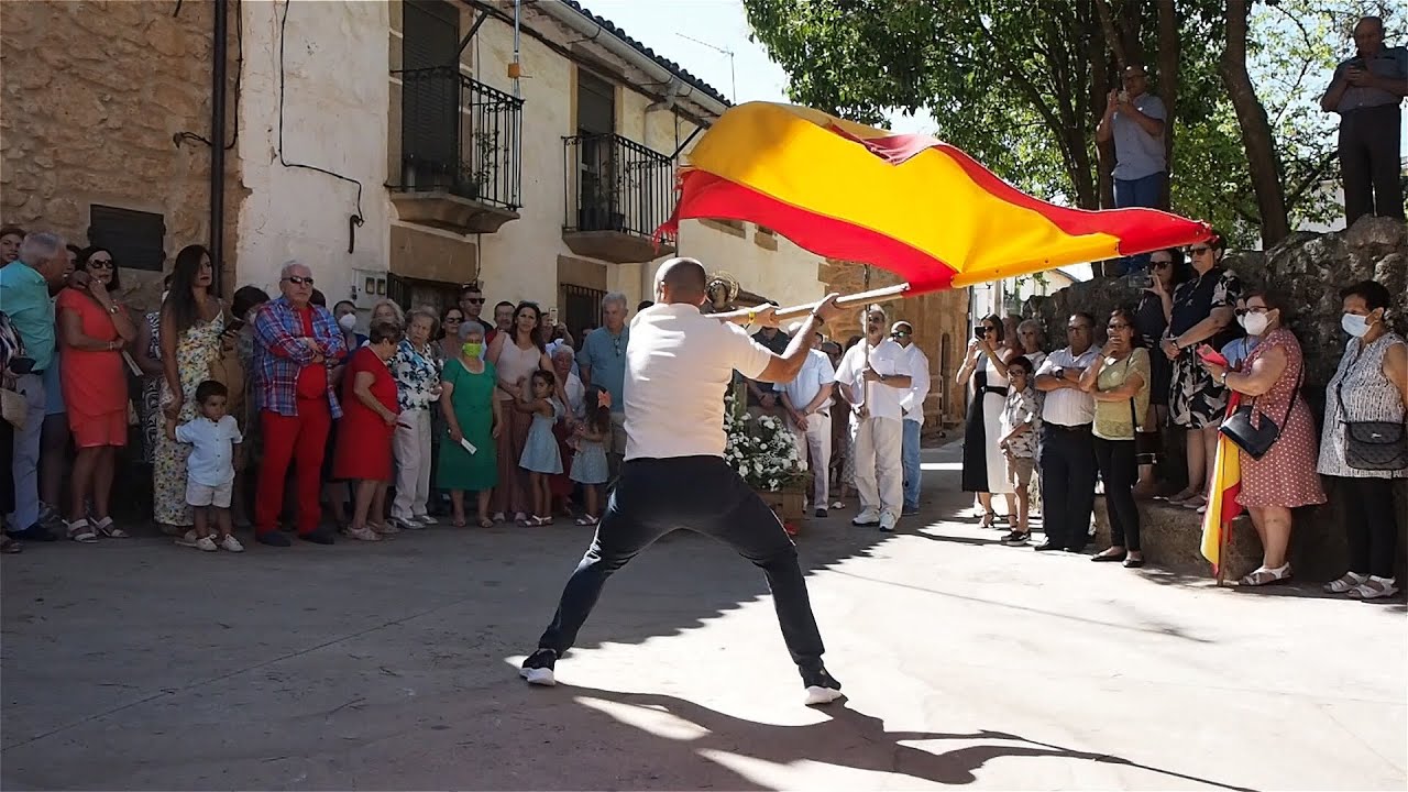 Tradición de la bandera y danza del cordón en Villasbuenas de Gata. Fiestas de San Pantaleón 2022
