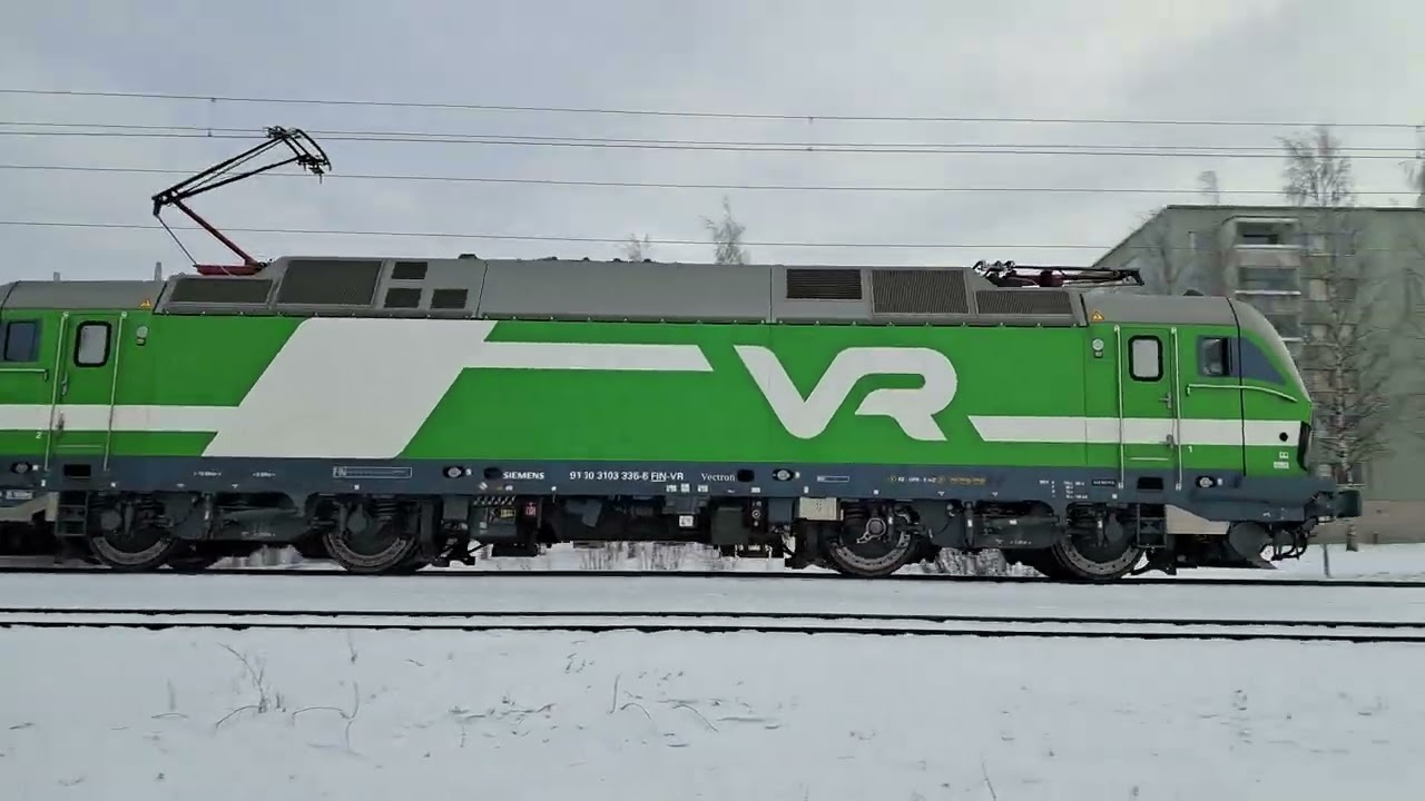 [4K] Freight train 3059 passes Kummatti