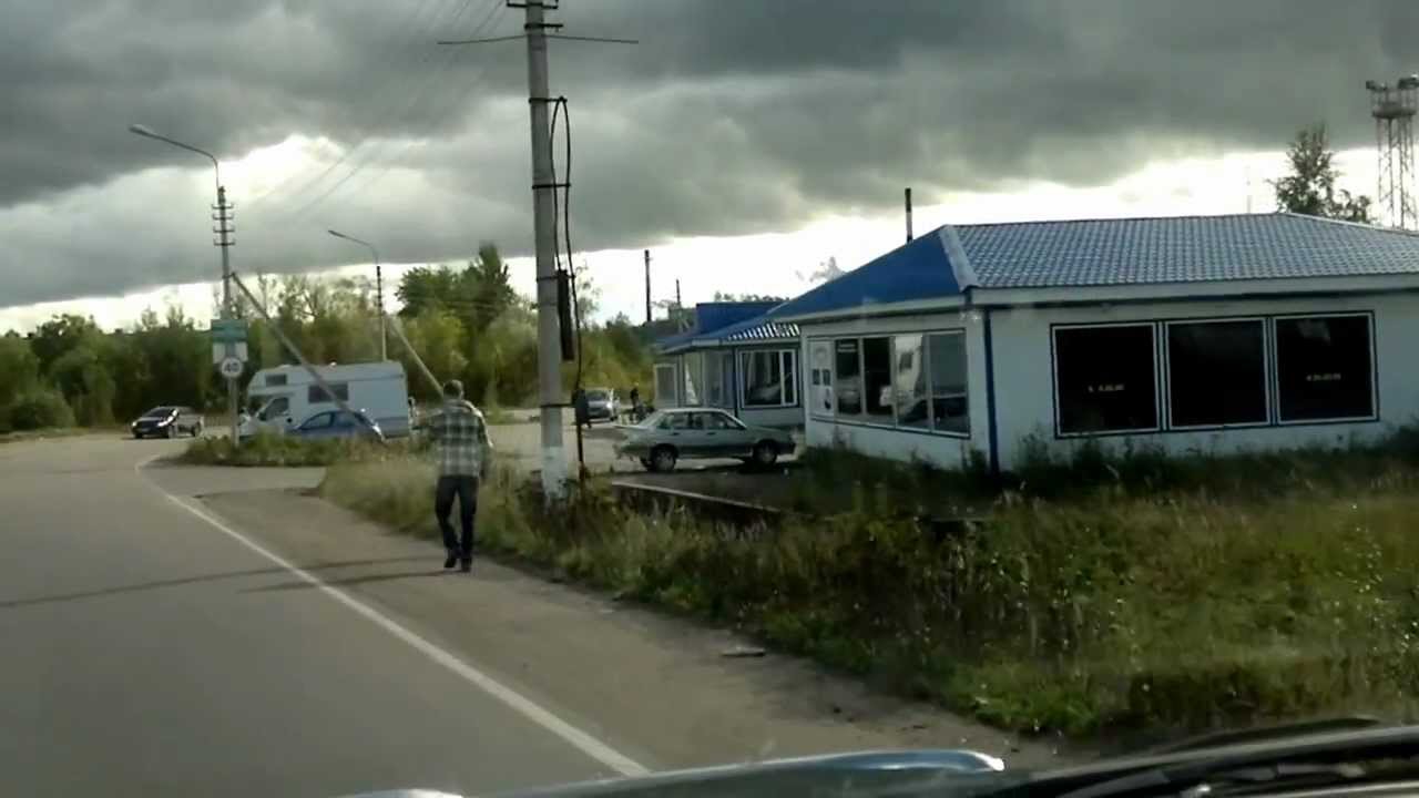 Svetossa tankkaamassa