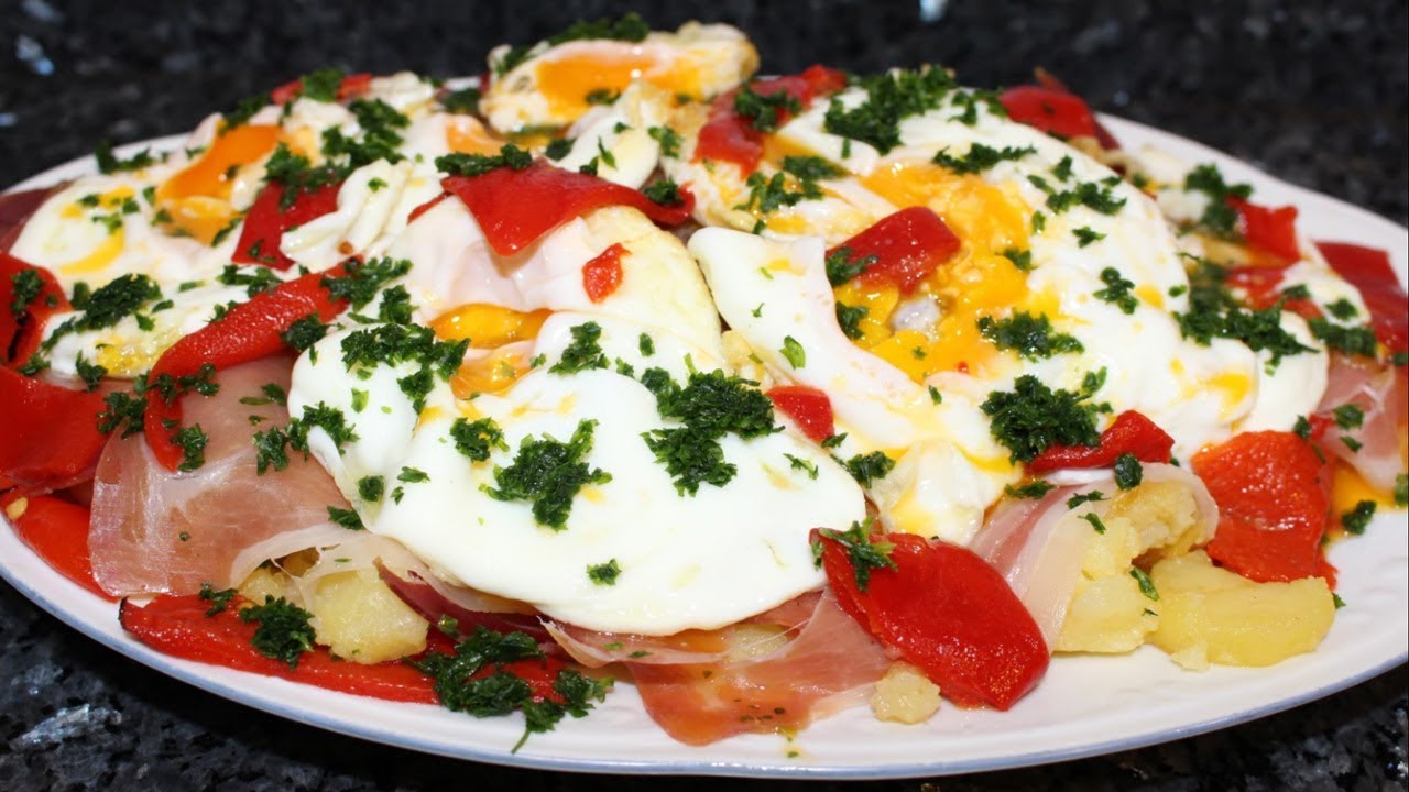 Huevos Rotos con Jamón Ibérico y Patatas Fritas
