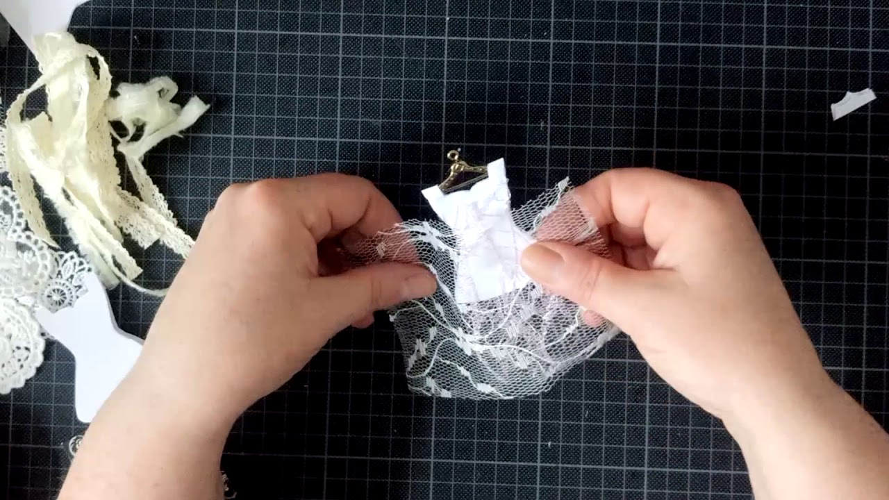 Voilà comme promis le tuto de la robe sur le cintre (shabby)
