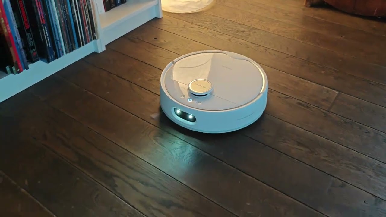Test d'aspiration de l'aspirateur SwitchBot S10