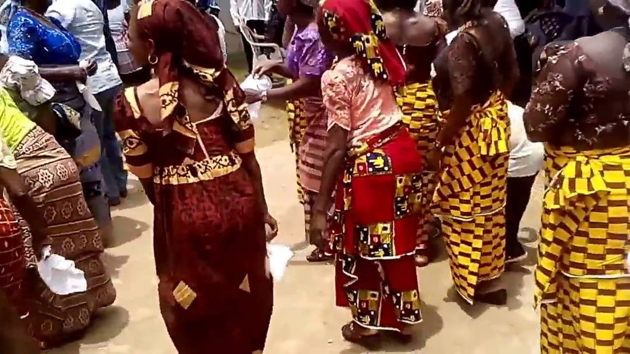 OGONI  IN PRAISE DANCE,THE BUAN COMMUNITY WAY.
