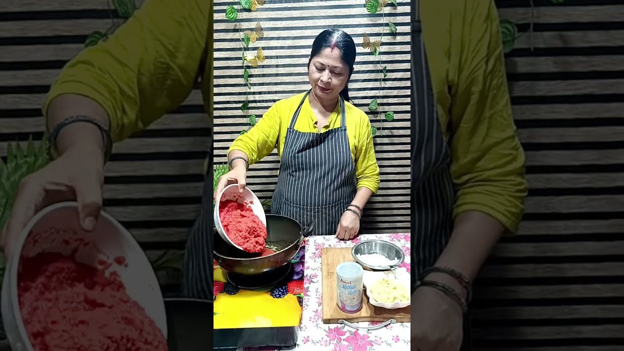 Aj baan rahi hai papdi chaat aur gajar ki mithai 👌