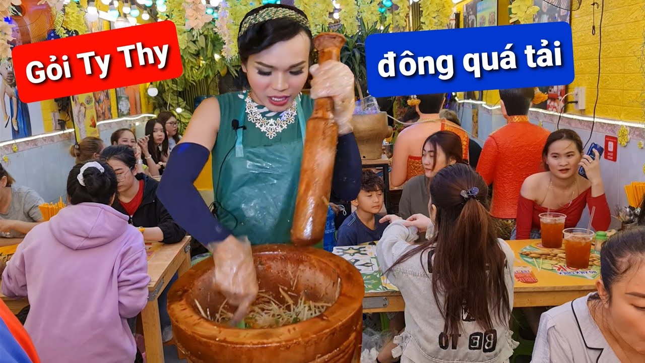 Gỏi đu đủ Ty Thy kh&aacute;ch đ&ocirc;ng qu&aacute; tải - Ẩm thực Cha Rồng
