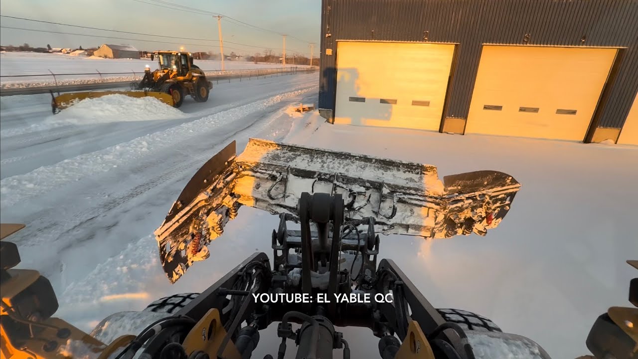 ** Team Snow Plowing / Sunrise ☀️/Large Warehouse / 3