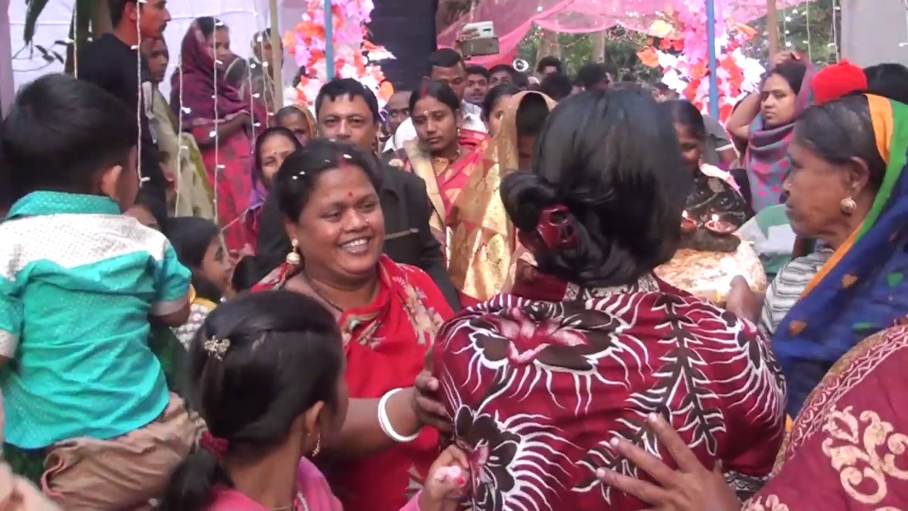 নোয়াখালীতে যেভাবে বাজনা বাজিয়ে নতুন বৌ ঘরে তুলা হয় || Bangladeshi Hindu Wedding Home
