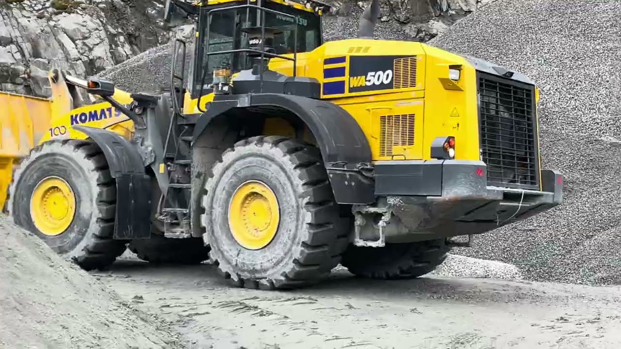 Unleashing the Beast: Extreme Komatsu WA500 Loader Challenge