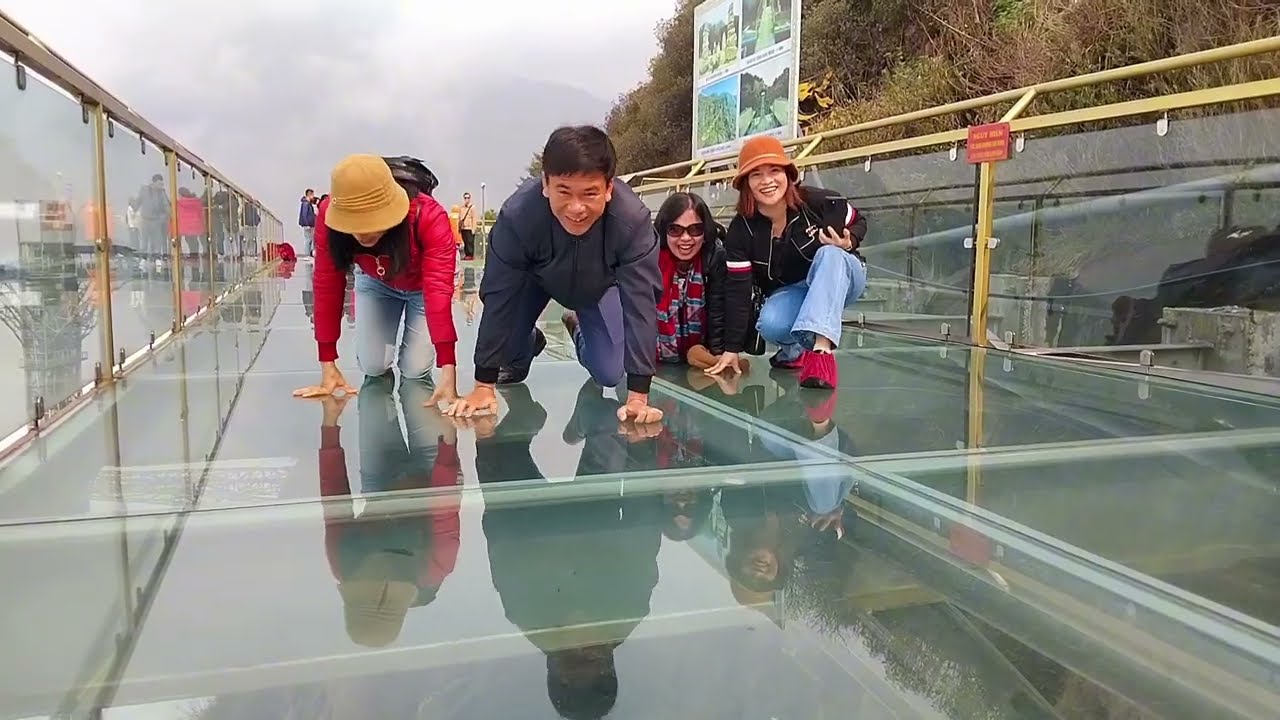 Cầu kính rồng mây 30.3.2025