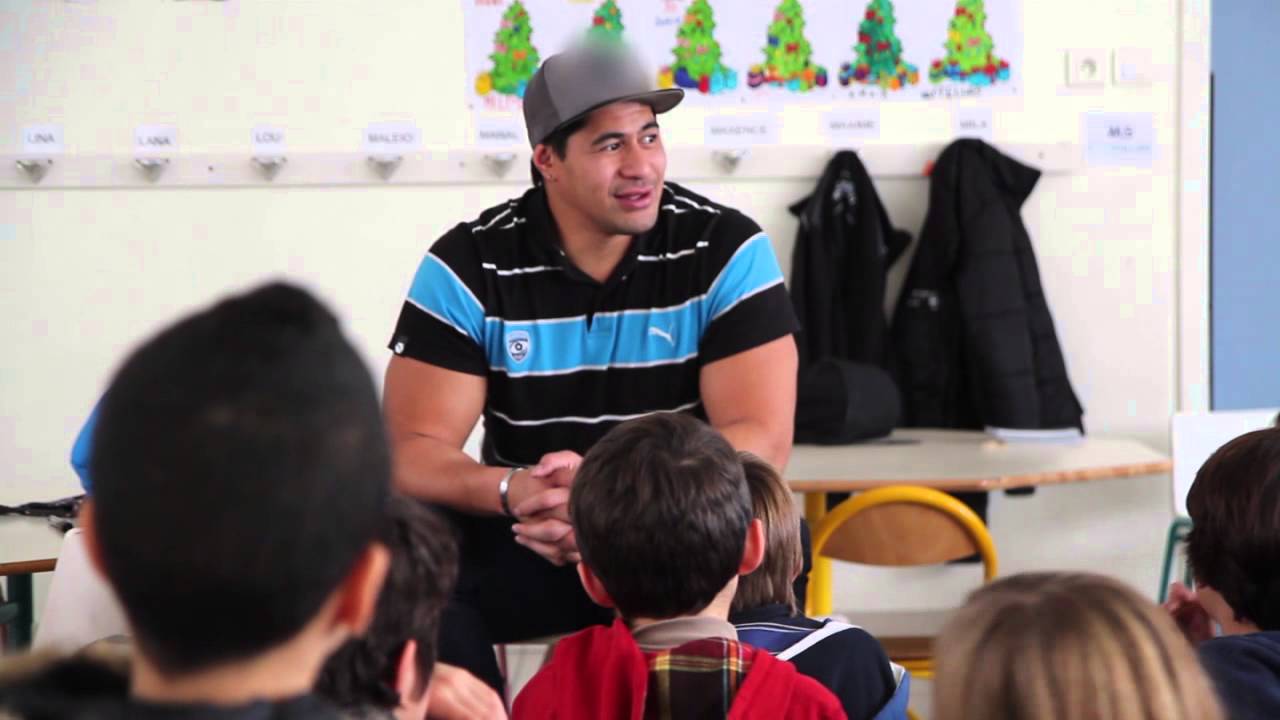 Un instant en coulisses avec Alex Tulou à l'école : 17e jour du calendrier de l'avent