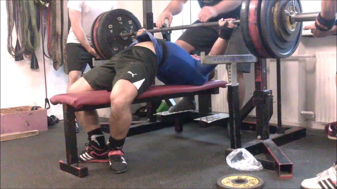 205 Kg. B&aelig;nkpres (Nuv&aelig;rende EM rekord junior)