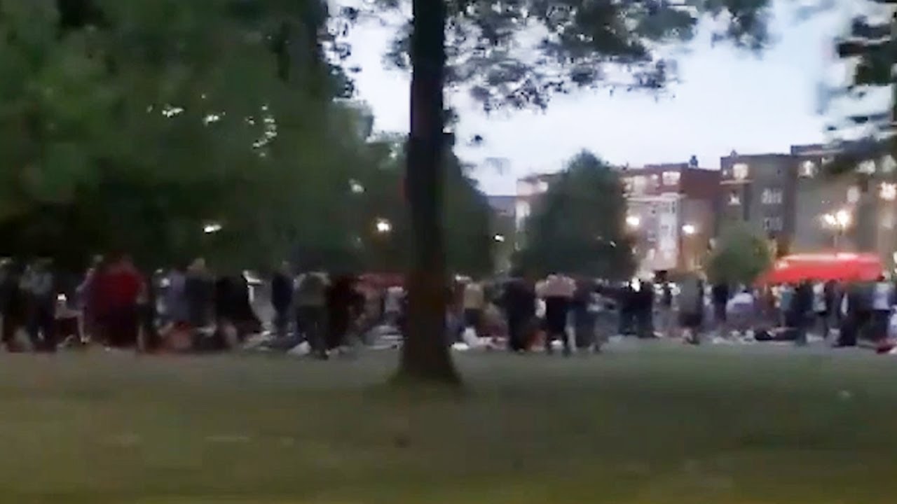 Crowds on Clapham Common for illegal party | Coronavirus