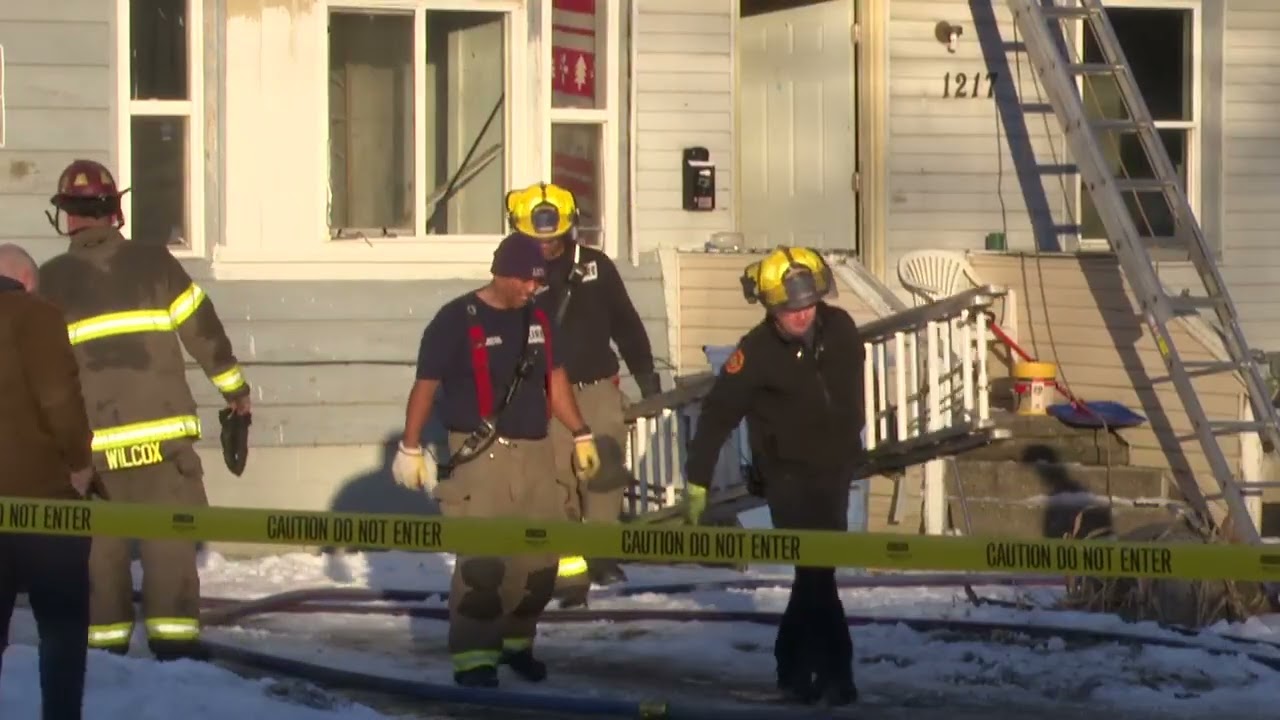 Lansing crews battle Thursday morning house fire